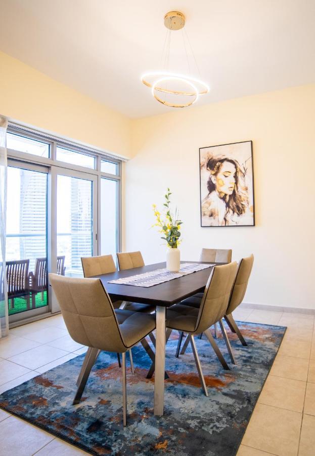 Scenic 2 Bedroom Apartment - Downtown Business Bay Dubai Eksteriør billede