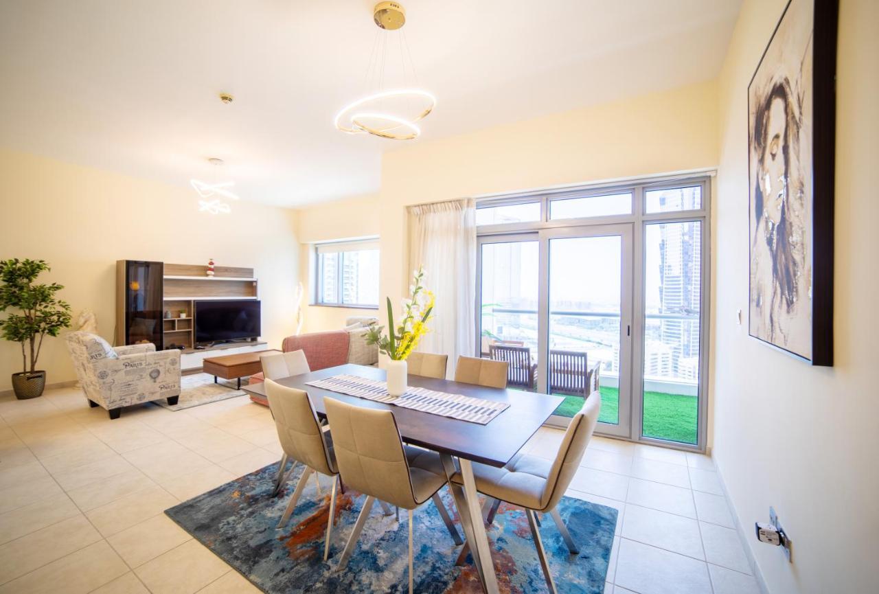Scenic 2 Bedroom Apartment - Downtown Business Bay Dubai Eksteriør billede