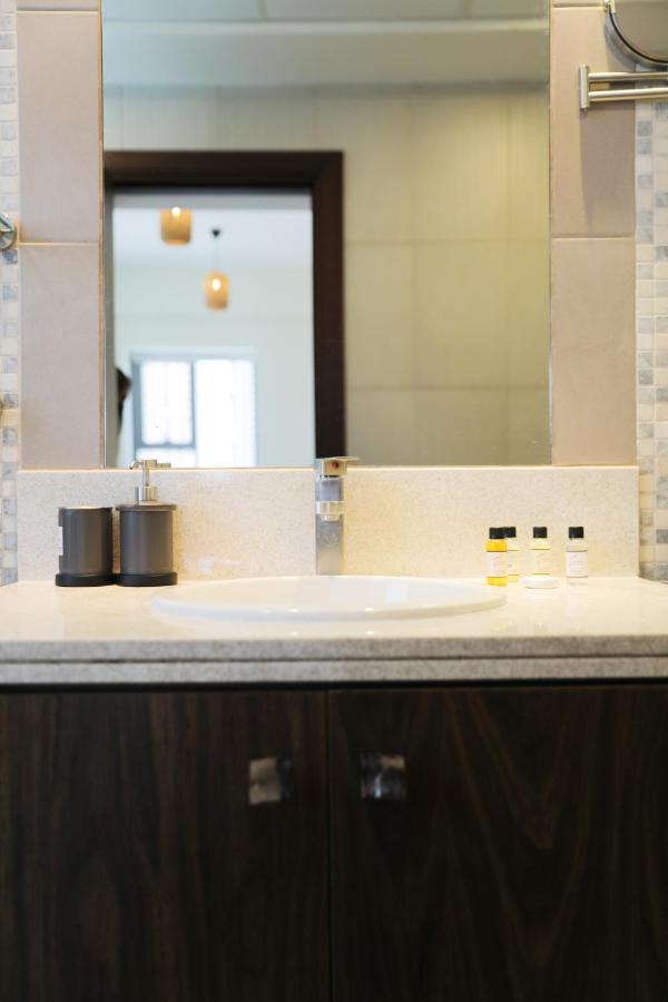 Scenic 2 Bedroom Apartment - Downtown Business Bay Dubai Eksteriør billede